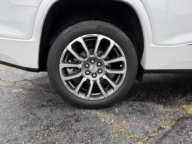 Photo of 2021 White Frost Tri-Coat GMC Acadia