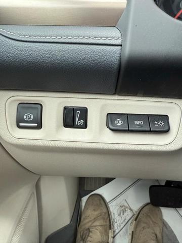 Photo of 2021 White Frost Tri-Coat GMC Acadia