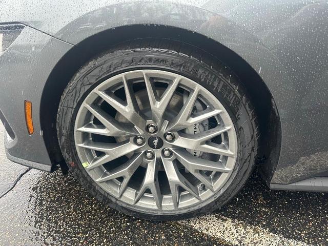 Photo of 2025 Carbonized Gray Metallic Ford Mustang