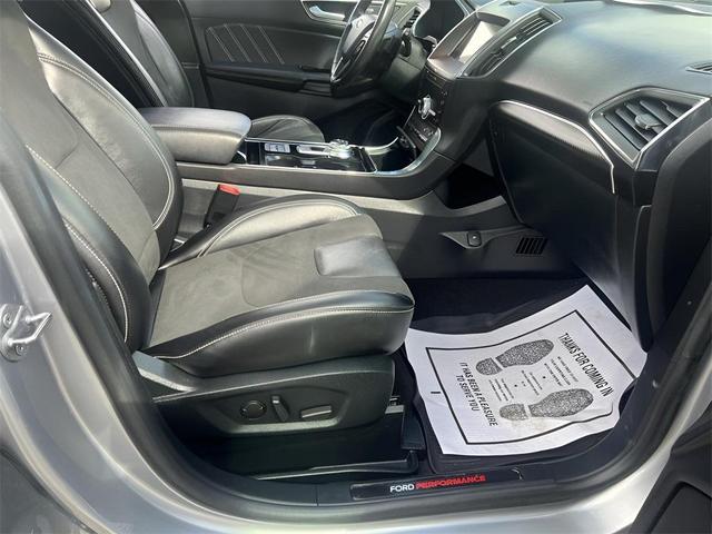 Photo of 2020 Iconic Silver Metallic Ford Edge