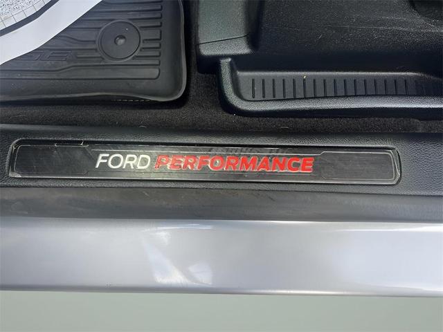Photo of 2020 Iconic Silver Metallic Ford Edge
