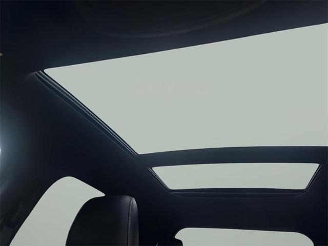 Photo of 2020 Iconic Silver Metallic Ford Edge
