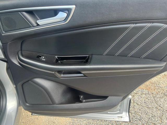 Photo of 2020 Iconic Silver Metallic Ford Edge