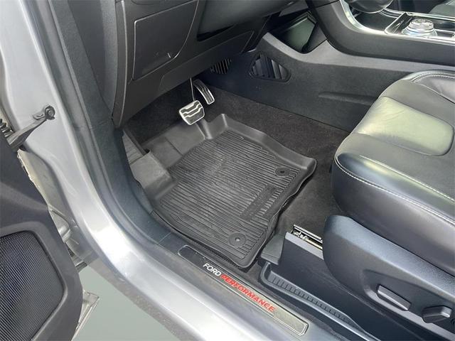 Photo of 2020 Iconic Silver Metallic Ford Edge