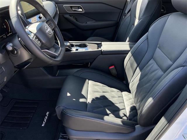 Photo of 2025 Everest White Pearl Nissan Rogue