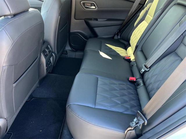 Photo of 2025 Everest White Pearl Nissan Rogue