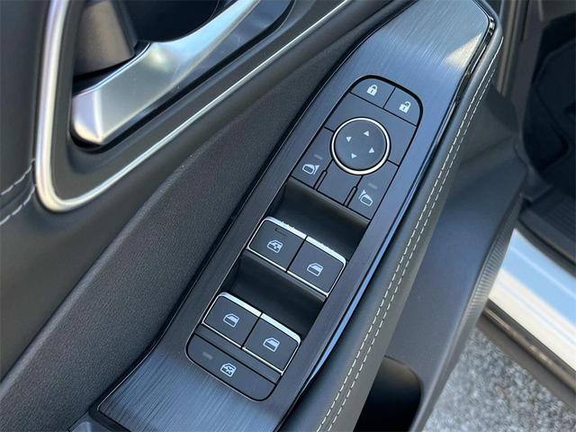 Photo of 2025 Everest White Pearl Nissan Rogue