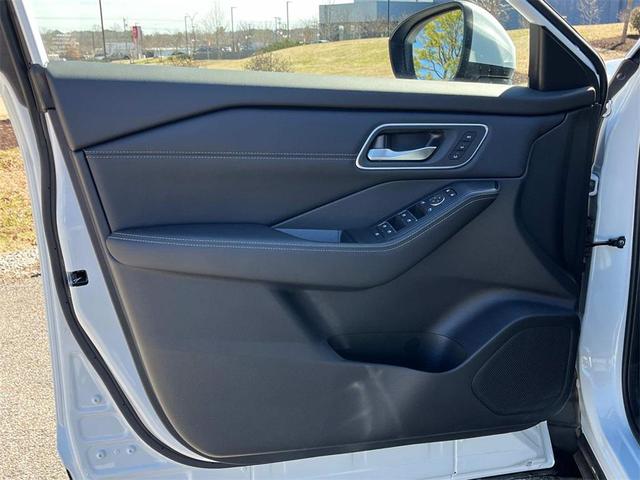 Photo of 2025 Everest White Pearl Nissan Rogue