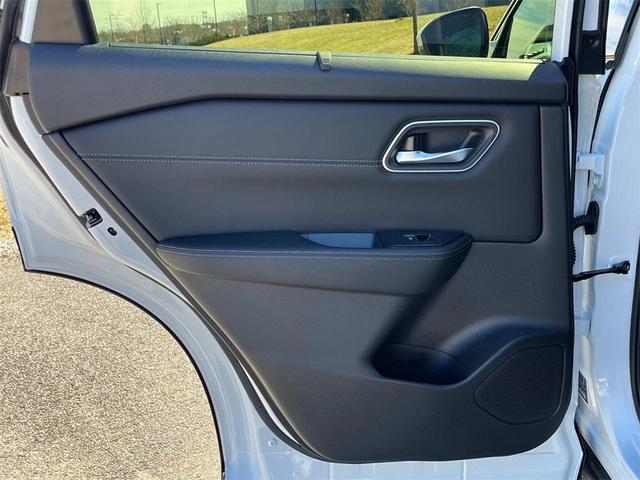 Photo of 2025 Everest White Pearl Nissan Rogue