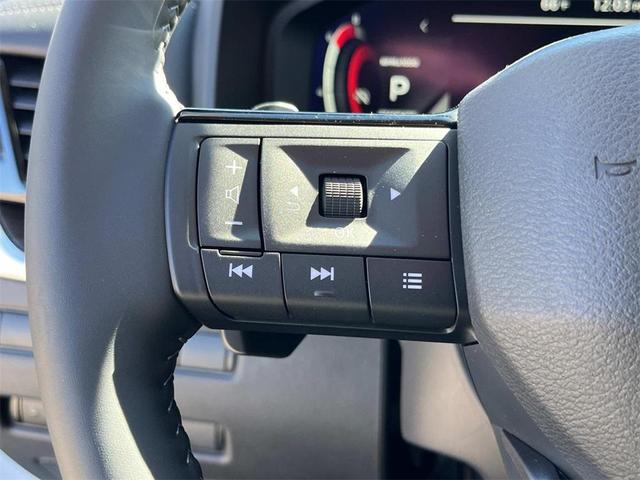 Photo of 2025 Everest White Pearl Nissan Rogue