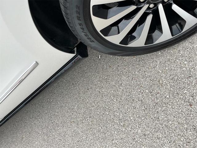 Photo of 2024 CERAMIC PEARL MET 3C Lincoln Navigator