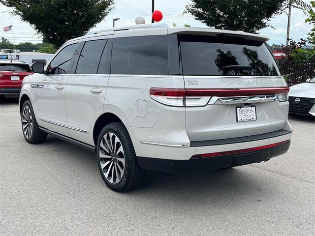 Photo of 2024 CERAMIC PEARL MET 3C Lincoln Navigator