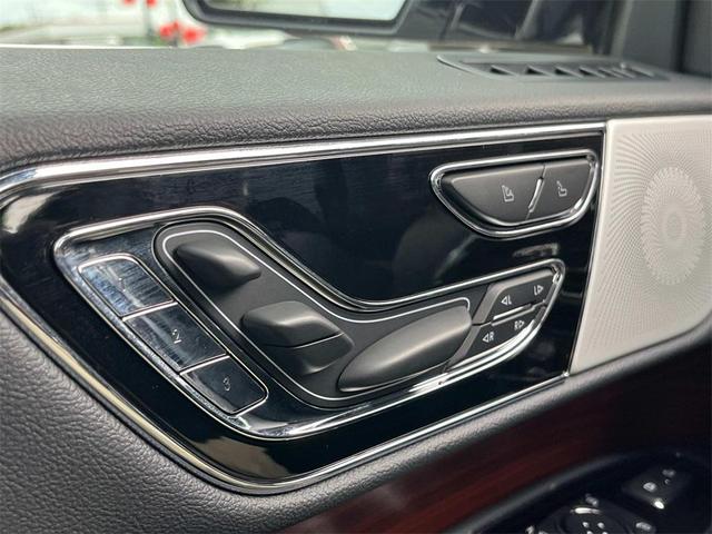 Photo of 2024 CERAMIC PEARL MET 3C Lincoln Navigator