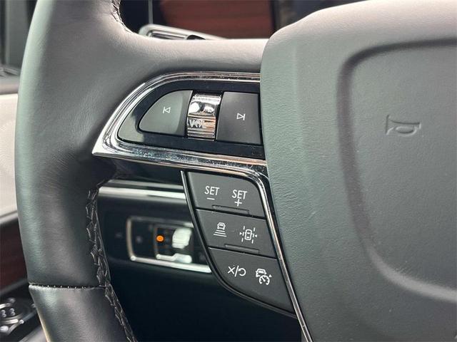 Photo of 2024 CERAMIC PEARL MET 3C Lincoln Navigator