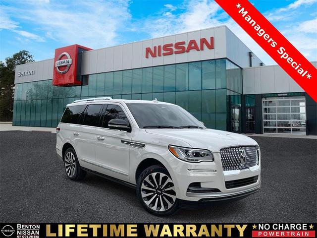 Photo of 2024 CERAMIC PEARL MET 3C Lincoln Navigator