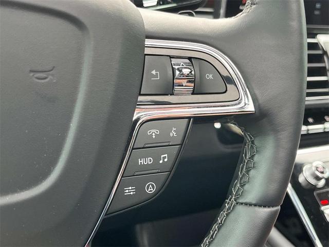 Photo of 2024 CERAMIC PEARL MET 3C Lincoln Navigator