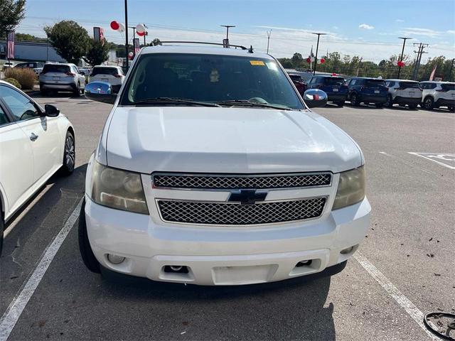Photo of 2009 Summit White Chevrolet Suburban