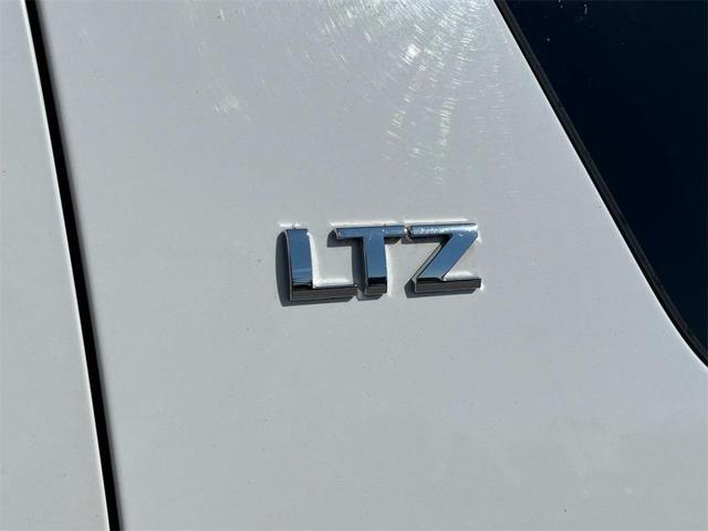 Photo of 2009 Summit White Chevrolet Suburban