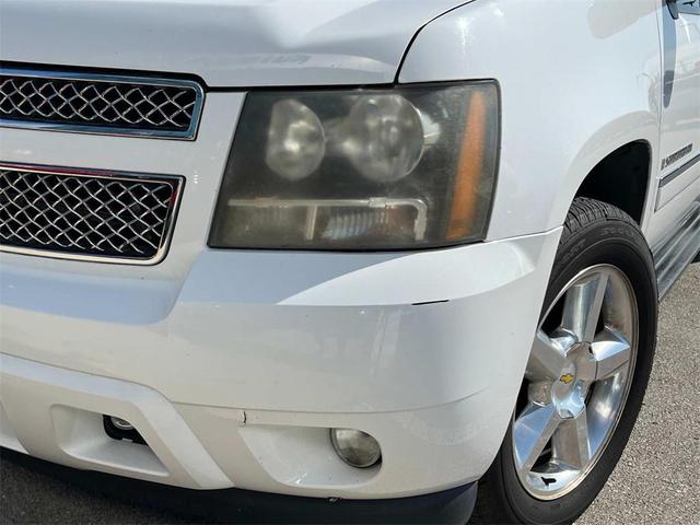 Photo of 2009 Summit White Chevrolet Suburban