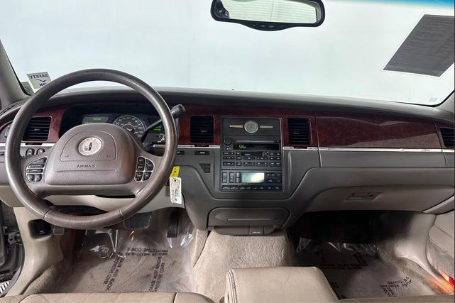Photo of 2004 PEWTER Lincoln Town Car