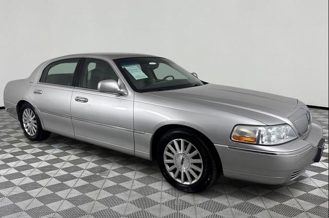 Photo of 2004 PEWTER Lincoln Town Car