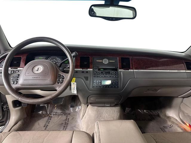 Photo of 2004 PEWTER Lincoln Town Car