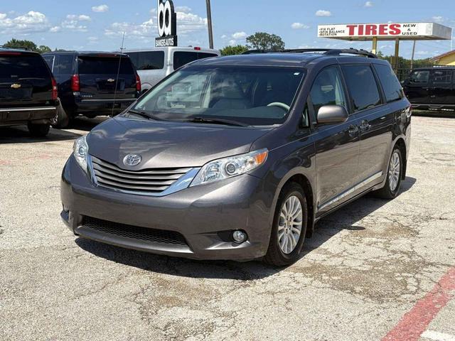 Photo of 2013  Toyota Sienna