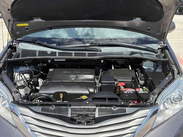 Photo of 2013  Toyota Sienna