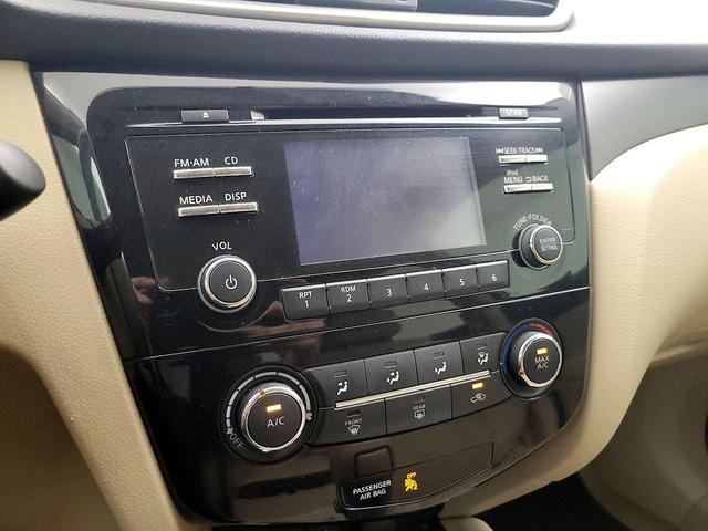 Photo of 2015 Gold Nissan Rogue