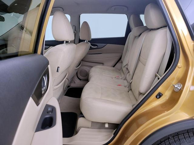 Photo of 2015 Gold Nissan Rogue
