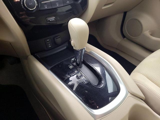 Photo of 2015 Gold Nissan Rogue