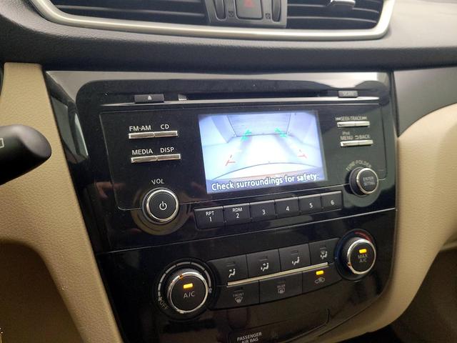 Photo of 2015 Gold Nissan Rogue