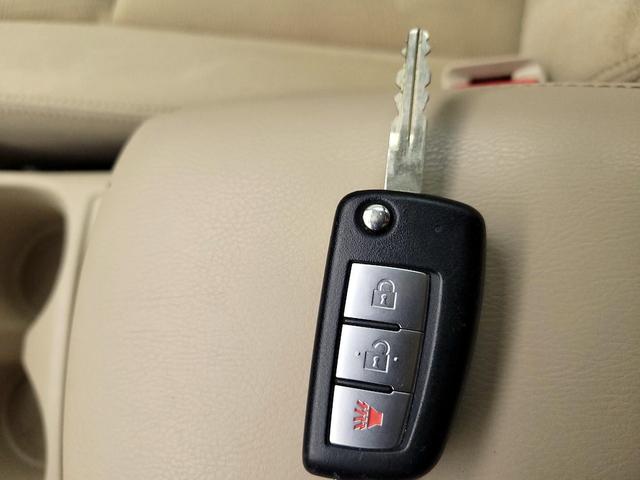 Photo of 2015 Gold Nissan Rogue