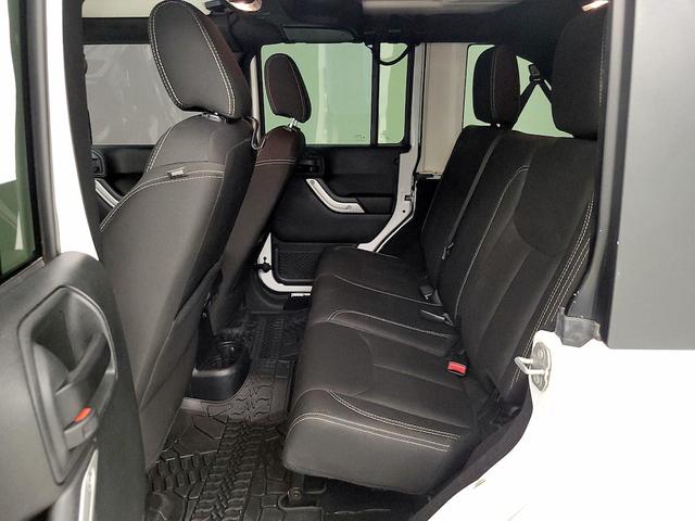 Photo of 2018 White Jeep Wrangler