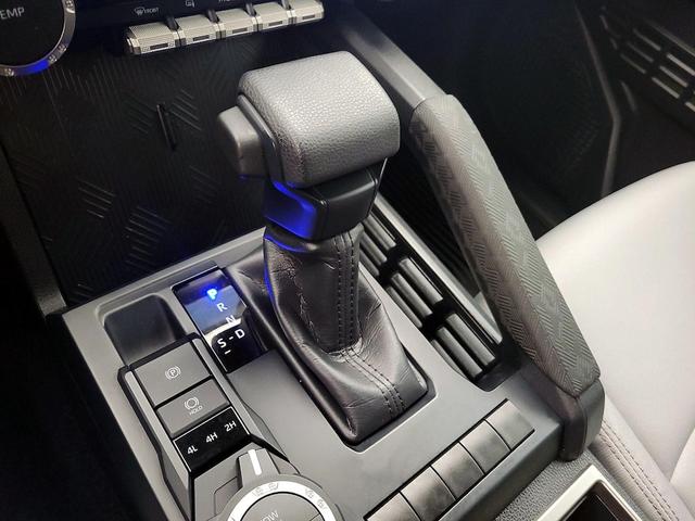 Photo of 2024 White Toyota Tacoma