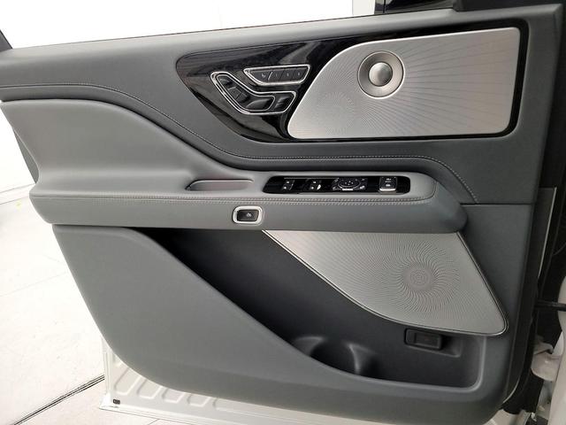 Photo of 2020 White Lincoln Aviator