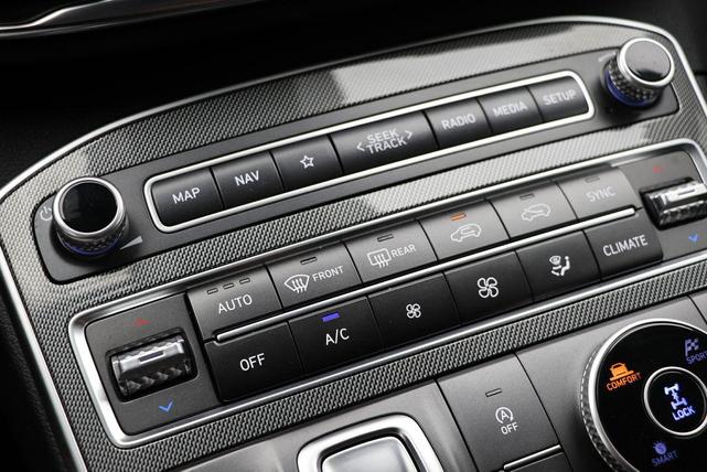 Photo of 2023 Quartz White Hyundai SANTA FE