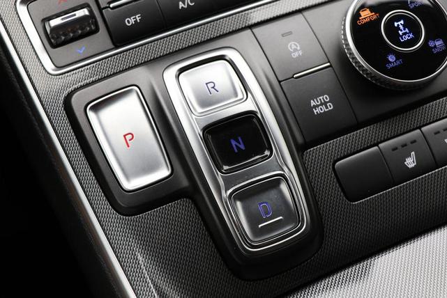 Photo of 2023 Quartz White Hyundai SANTA FE