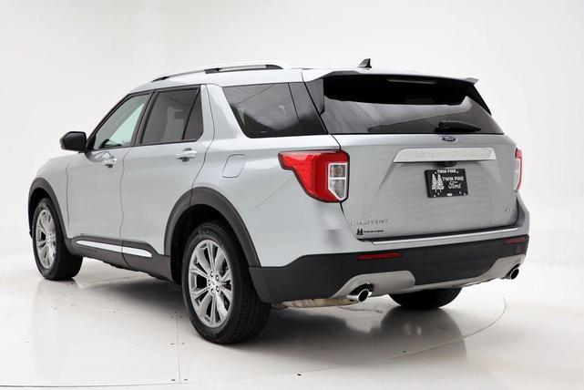 Photo of 2023 Iconic Silver Metallic Ford Explorer