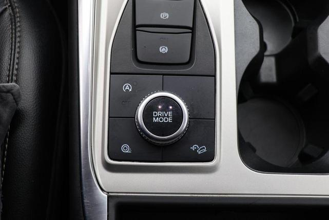 Photo of 2023 Iconic Silver Metallic Ford Explorer