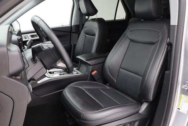 Photo of 2023 Iconic Silver Metallic Ford Explorer