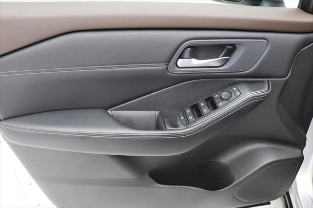 Photo of 2023 Brilliant Silver Metallic Nissan Rogue