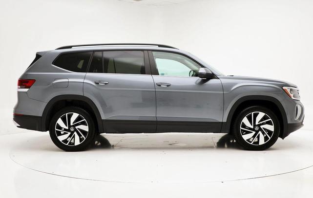 Photo of 2024 Platinum Gray Metallic Volkswagen Atlas