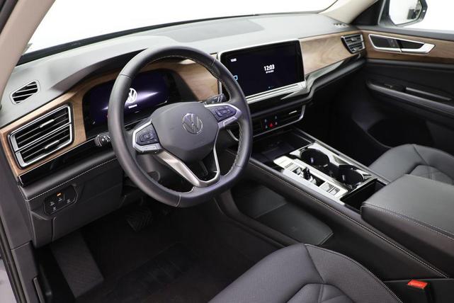 Photo of 2024 Platinum Gray Metallic Volkswagen Atlas