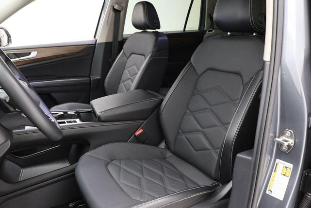 Photo of 2024 Platinum Gray Metallic Volkswagen Atlas