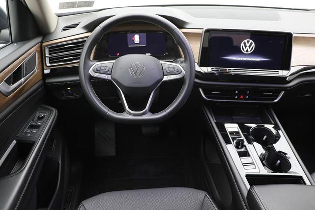 Photo of 2024 Platinum Gray Metallic Volkswagen Atlas