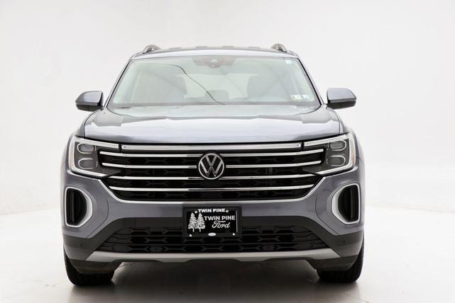 Photo of 2024 Platinum Gray Metallic Volkswagen Atlas