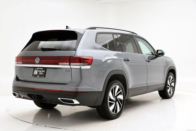 Photo of 2024 Platinum Gray Metallic Volkswagen Atlas