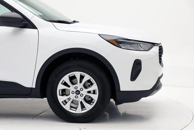 Photo of 2025 Oxford White Ford Escape