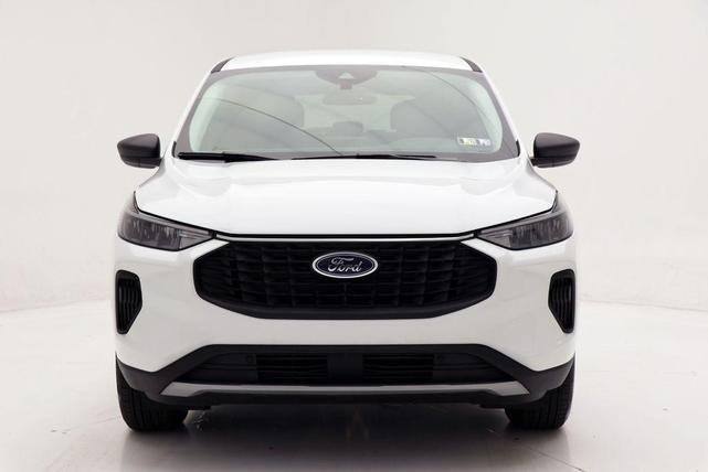Photo of 2025 Oxford White Ford Escape